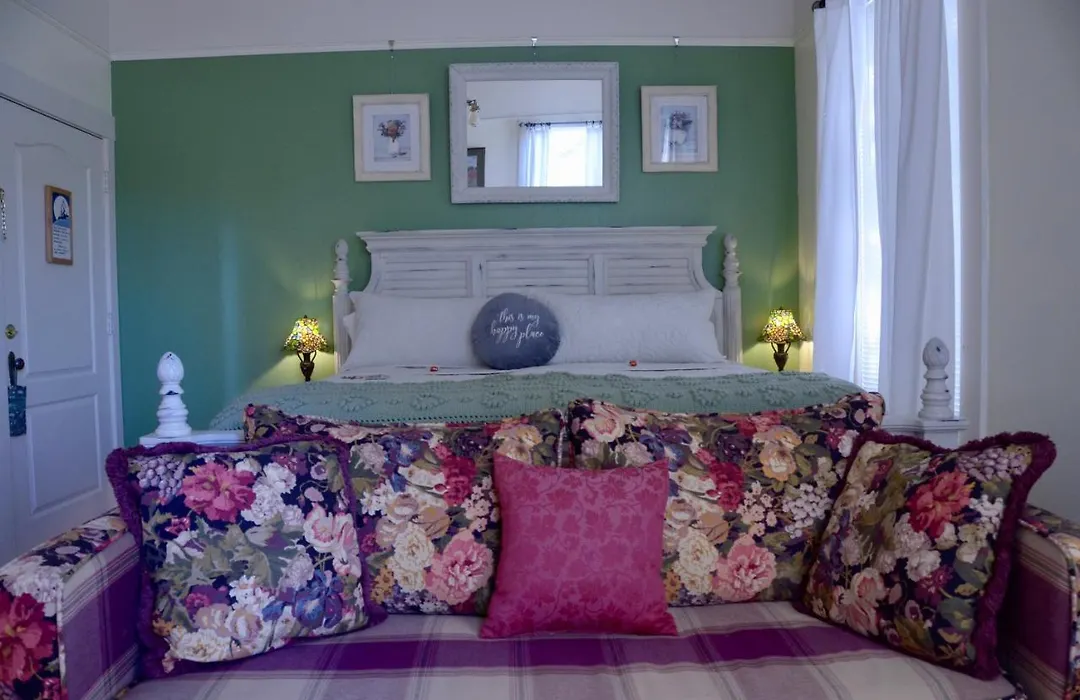 Starlight Pines Bed & Breakfast-1
